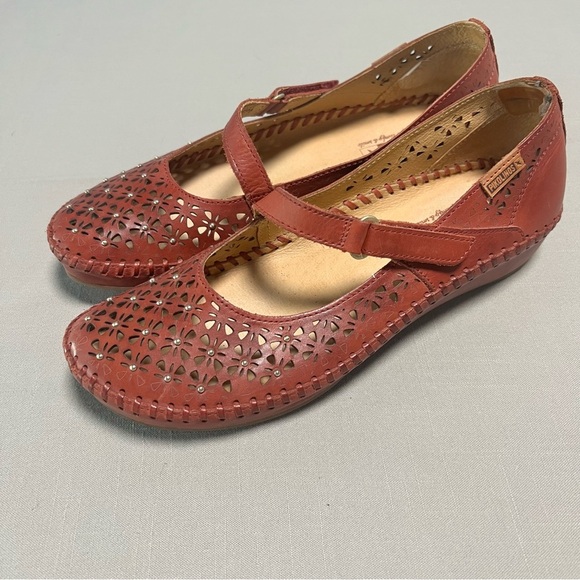 Pikolinos Leather Mary Jane Flats Size 39 8.5–9 Red Cutout Floral Comfort Shoes - Picture 6 of 15